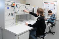 Energieversorgungssäulen für 19' / 3HE-Einschübe