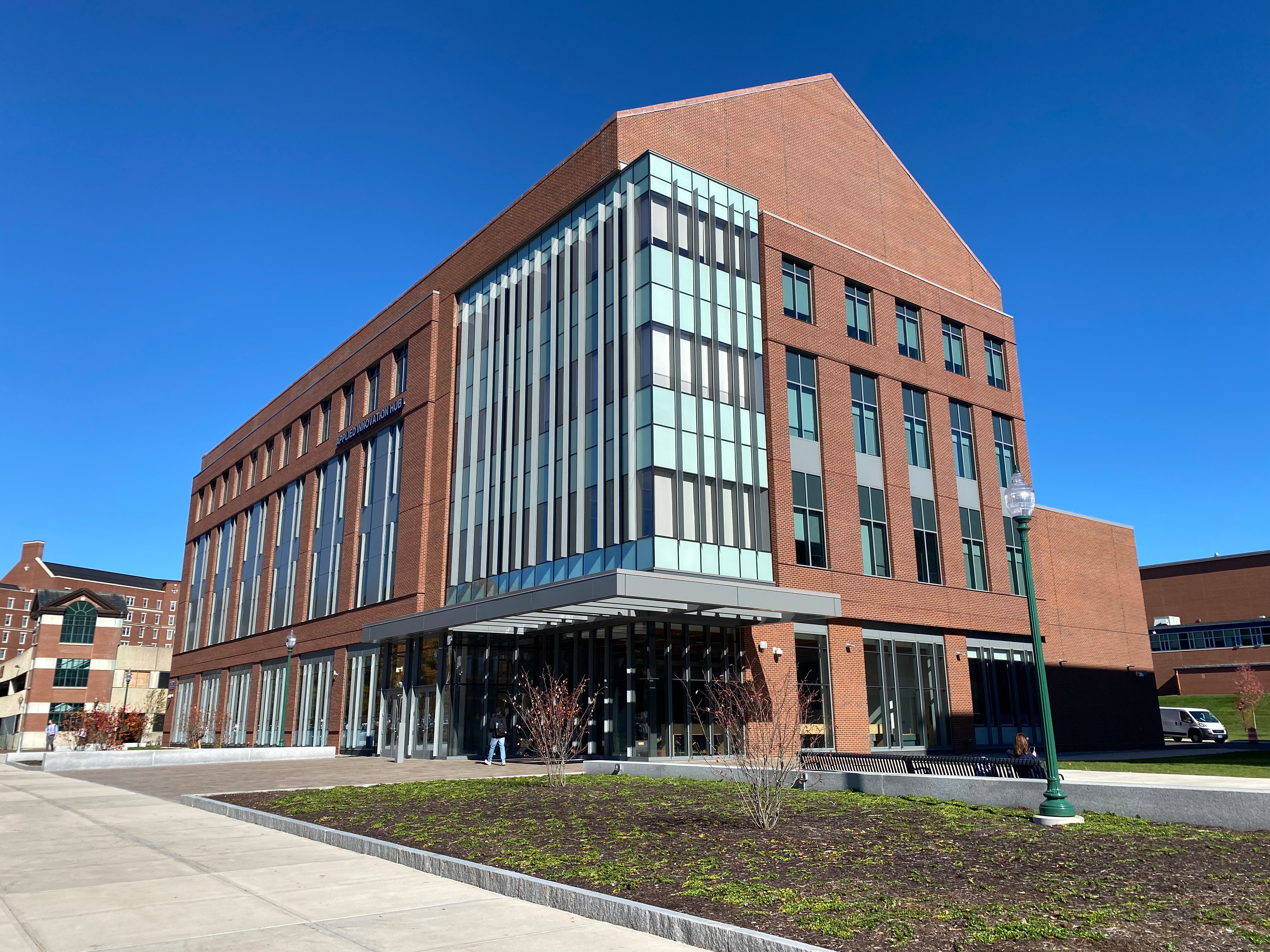 CENTRAL CONNECTICUT UNIVERSITY ERÖFFNET ZWEI DER GRÖSSTEN LABORE FÜR ELEKTRISCHE MASCHINEN UND ENERGIETECHNIK AN DER OSTKÜSTE
