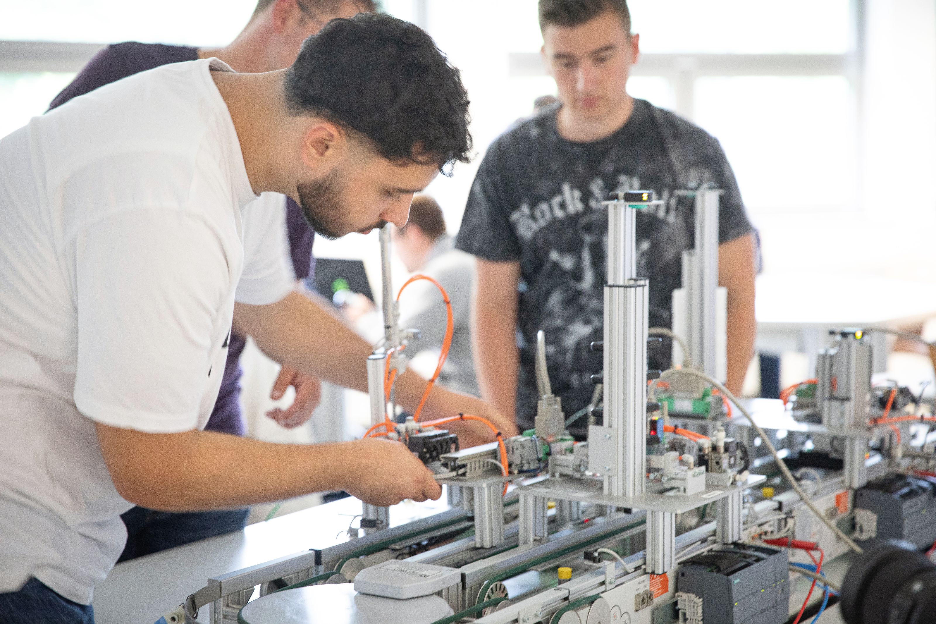 SMART FACTORY FÜR EINE MODERNE AUSBILDUNG IN KREFELD 
