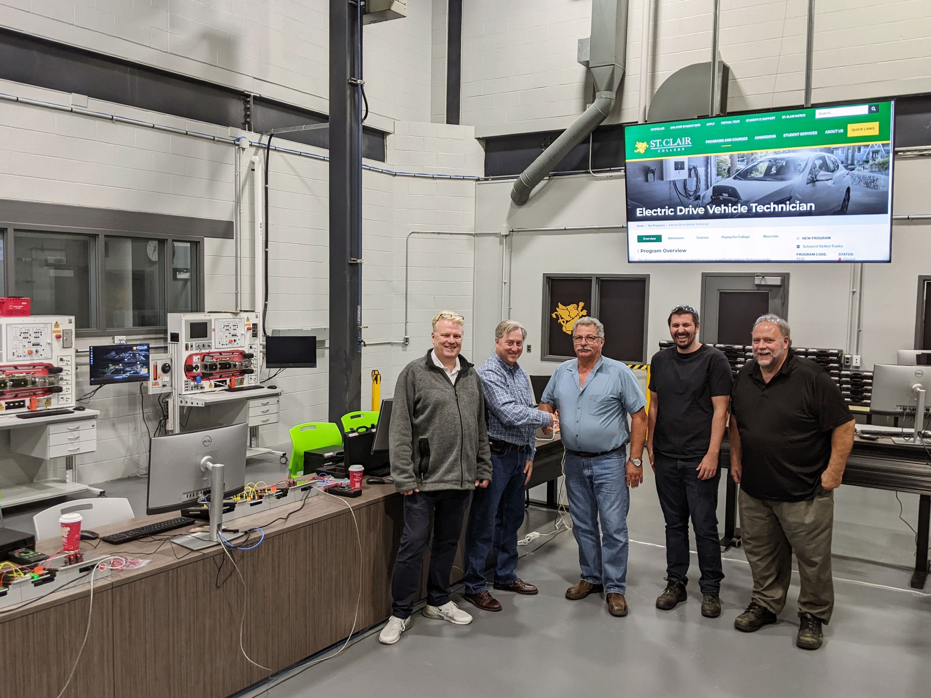 Strukturierte Ausbildung für Hybrid- und Elektrofahrzeuge und Hochvoltbatteriesysteme in Kanada
